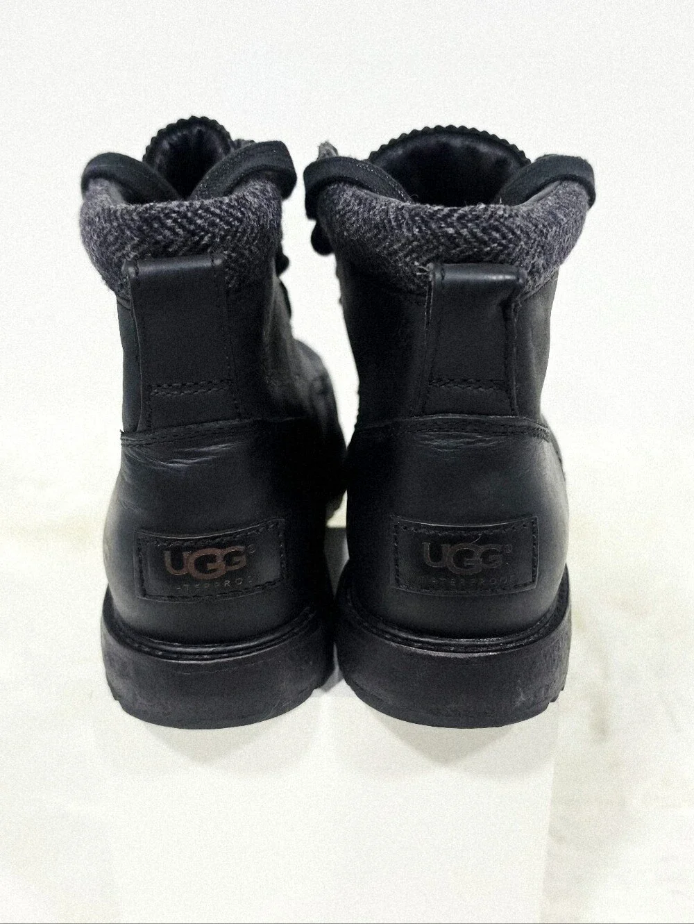 UGG Men's Waterproof Black Leather Suede Lace Up Winter Boots Size 7.5 Used